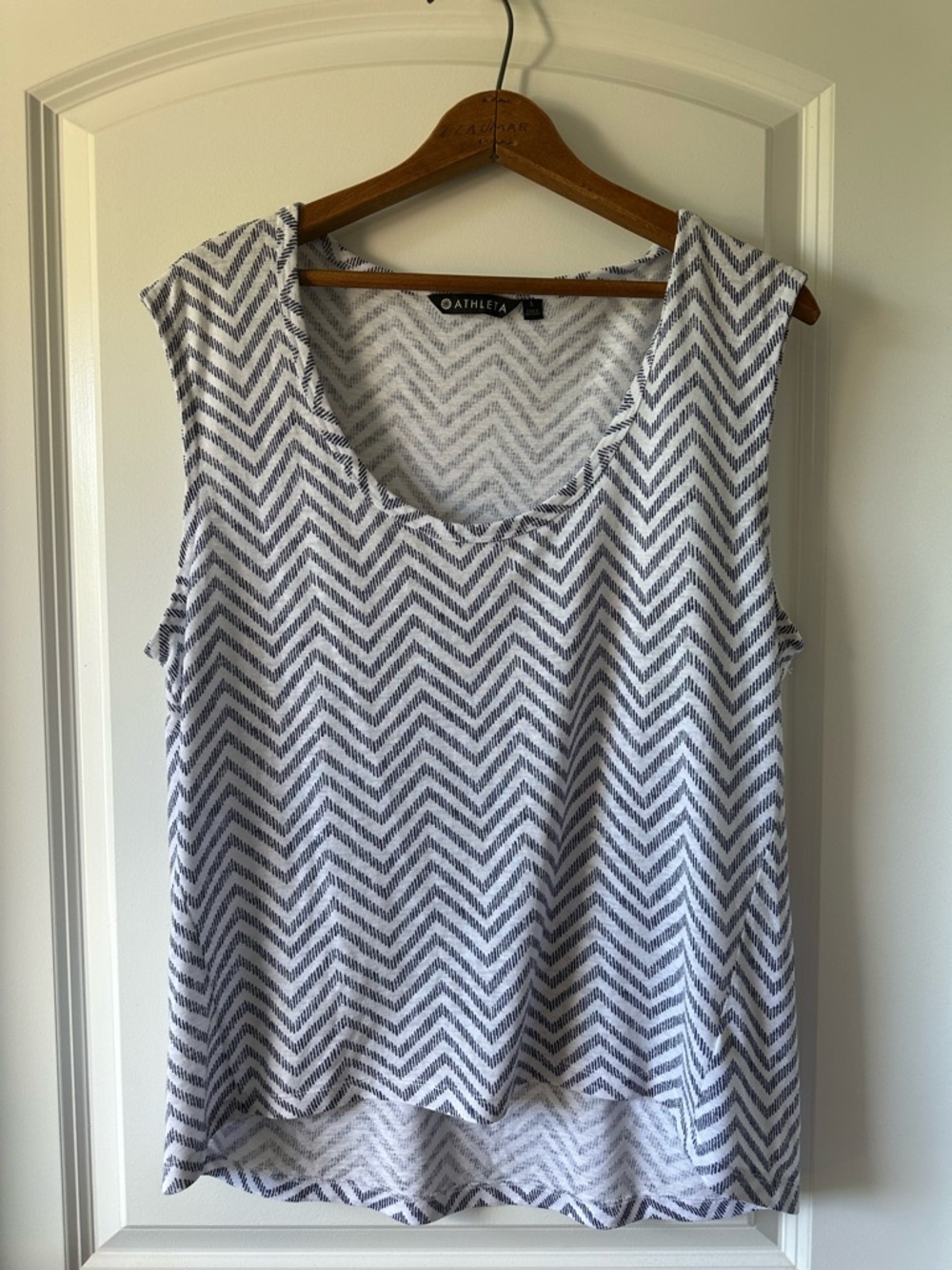Athleta White and Gray Chevron Scoop Neck Tank